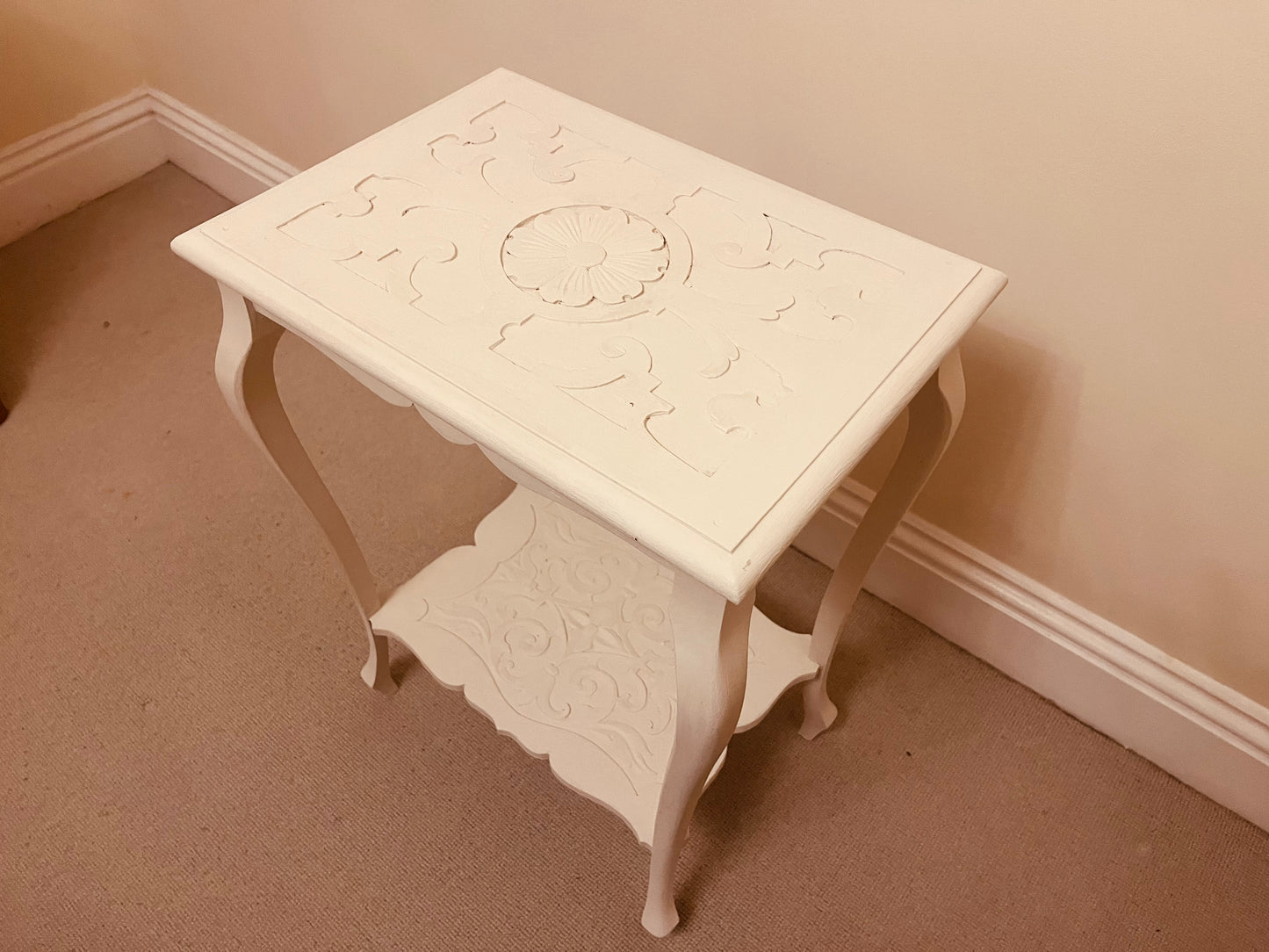 Hand-Carved French Style Side Table – Ivory Painted Wooden Table with Ornate Detailing and Cabriole Legs