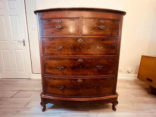 Antique Bow Front Chest of Drawers – Mahogany Veneer with Brass Handles (c.1890–1910)