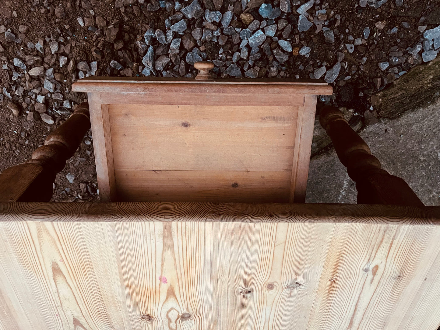 Vintage Farmhouse Dining Table – Scrubbed Pine Top, Turned Legs, Central Drawer