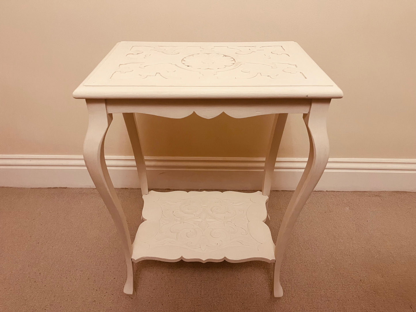 Hand-Carved French Style Side Table – Ivory Painted Wooden Table with Ornate Detailing and Cabriole Legs