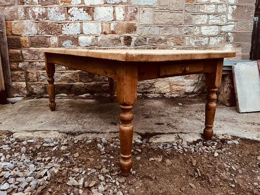 Vintage Farmhouse Dining Table – Scrubbed Pine Top, Turned Legs, Central Drawer